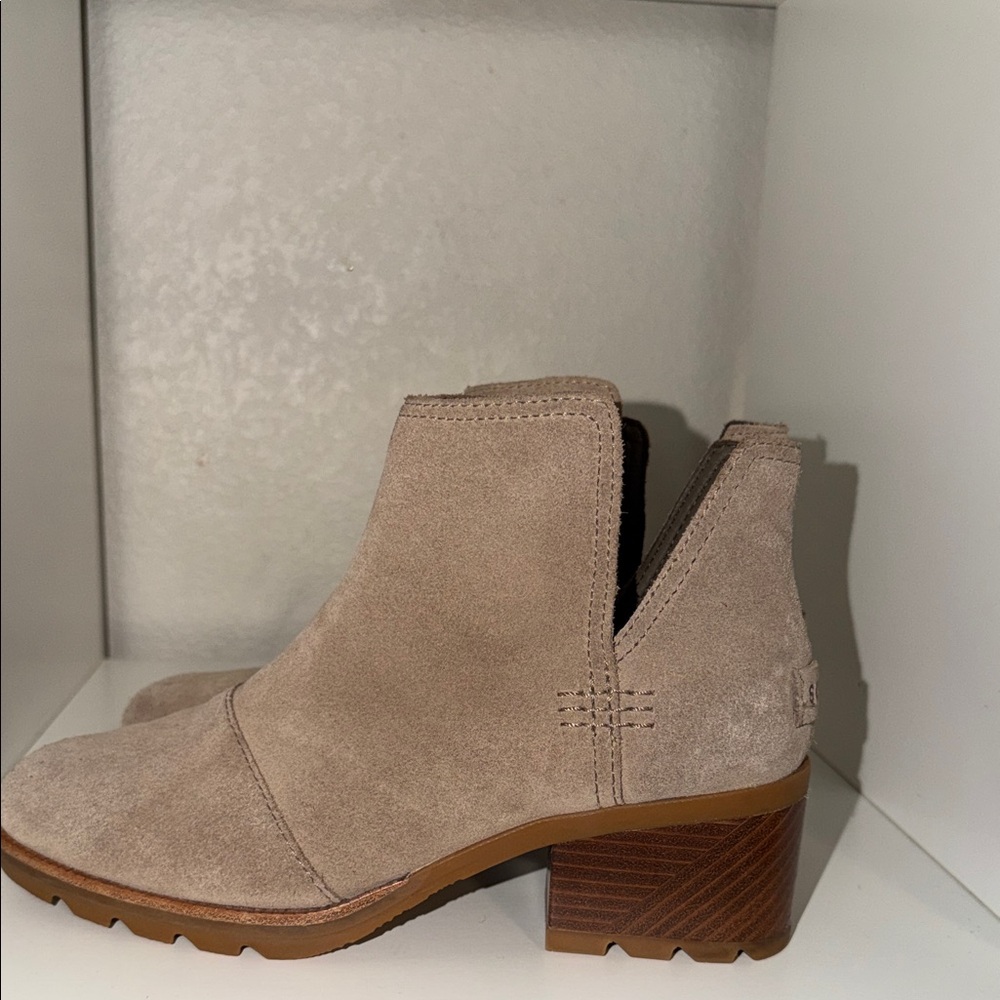 Sorel Women's Taupe and Brown Ankle Boots - Picture 5 of 7